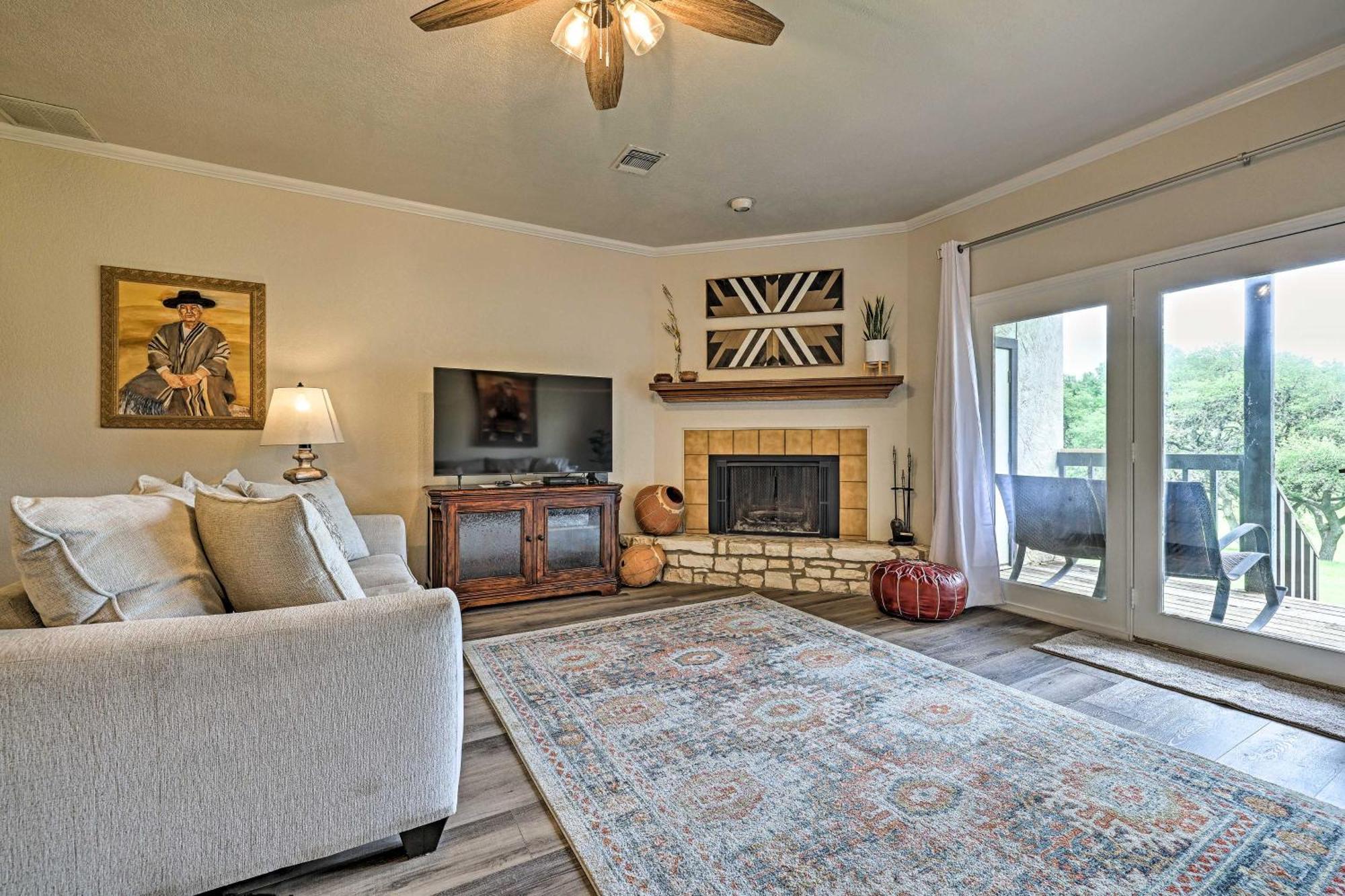 Modern Lakeside Golf Course Retreat With Deck! Canyon Lake Eksteriør billede