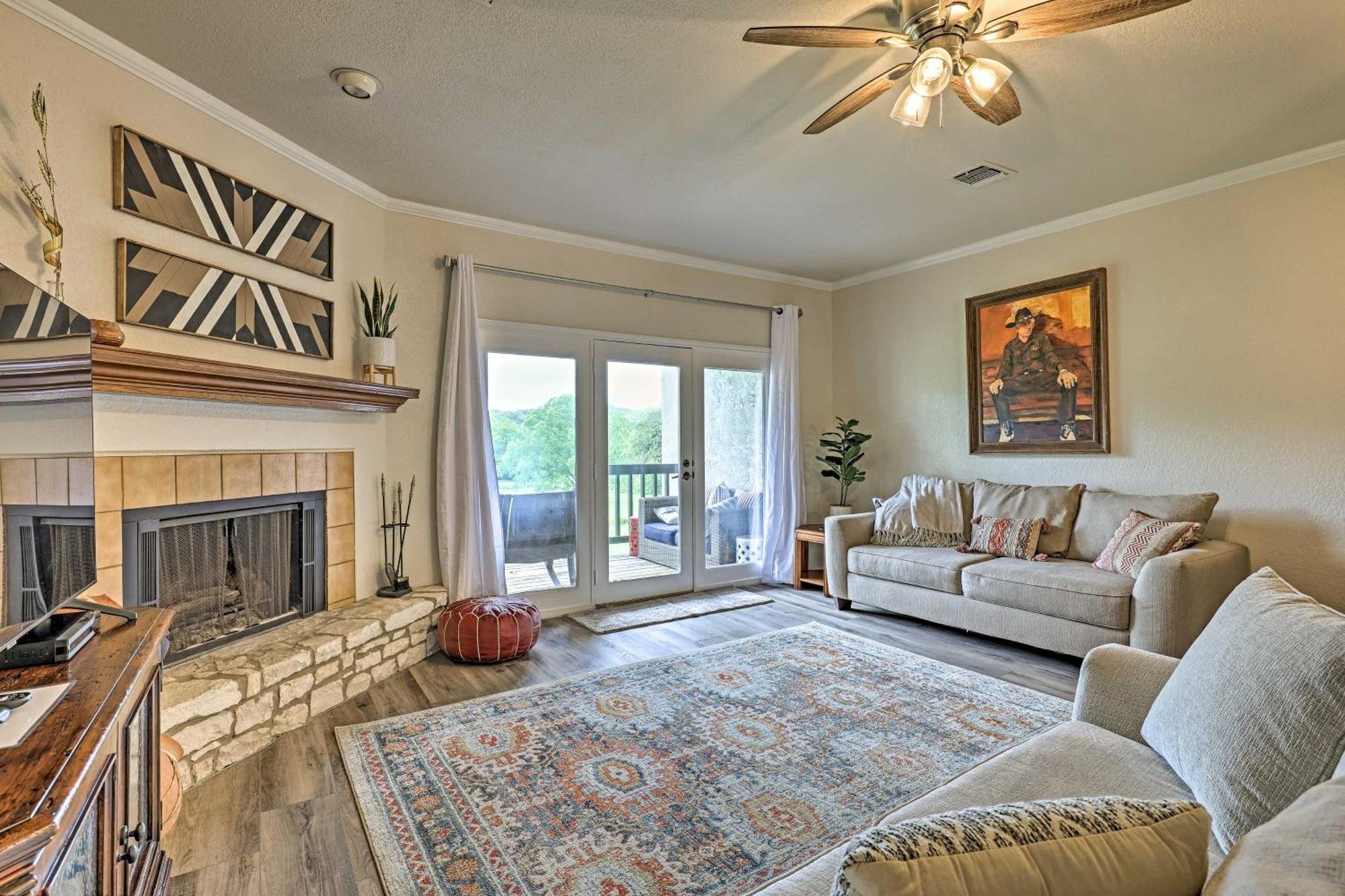 Modern Lakeside Golf Course Retreat With Deck! Canyon Lake Eksteriør billede