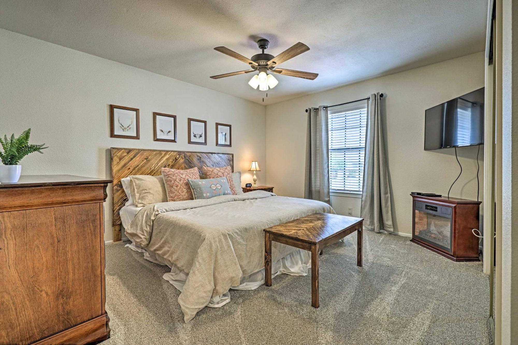 Modern Lakeside Golf Course Retreat With Deck! Canyon Lake Eksteriør billede