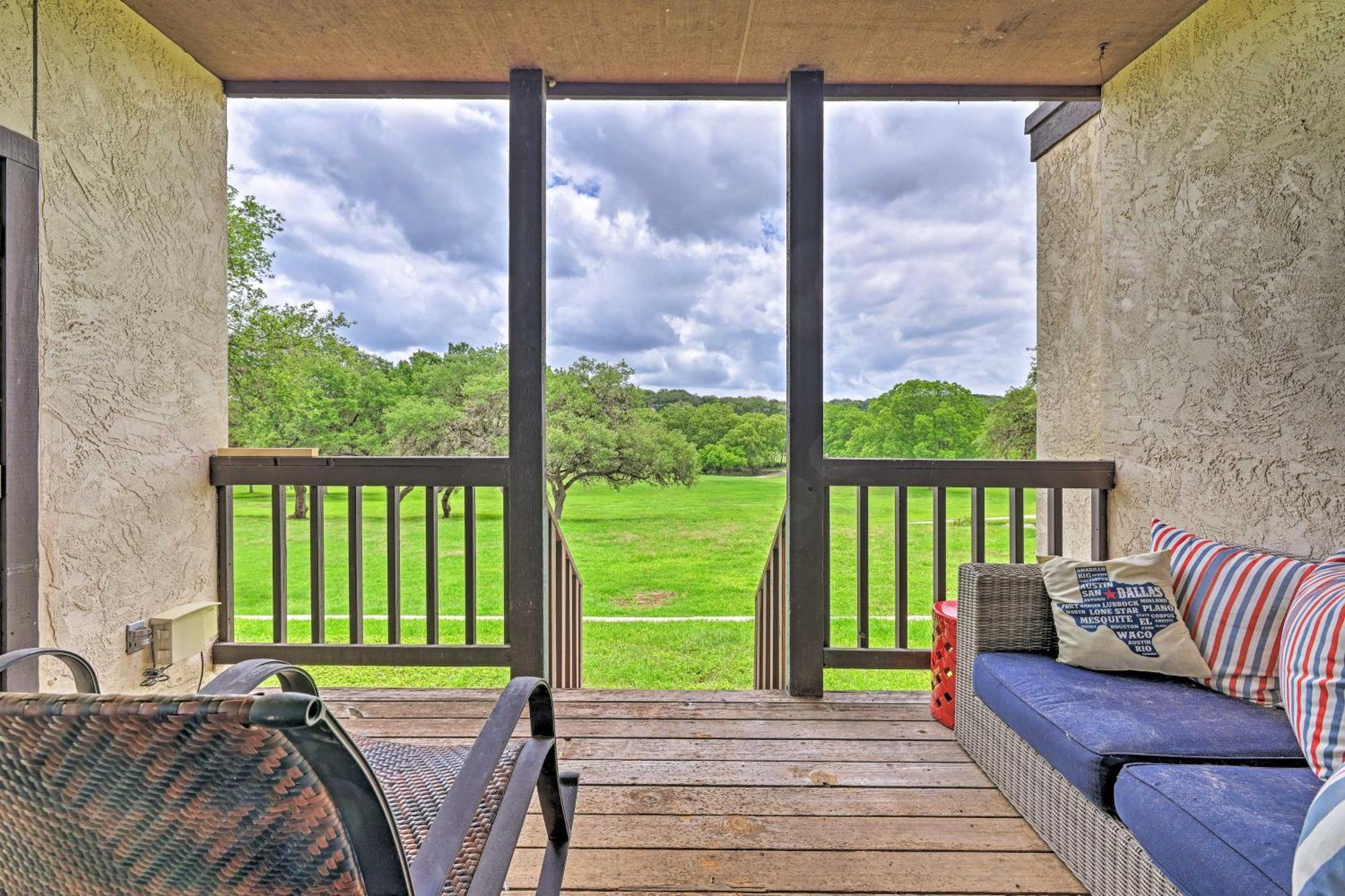 Modern Lakeside Golf Course Retreat With Deck! Canyon Lake Eksteriør billede
