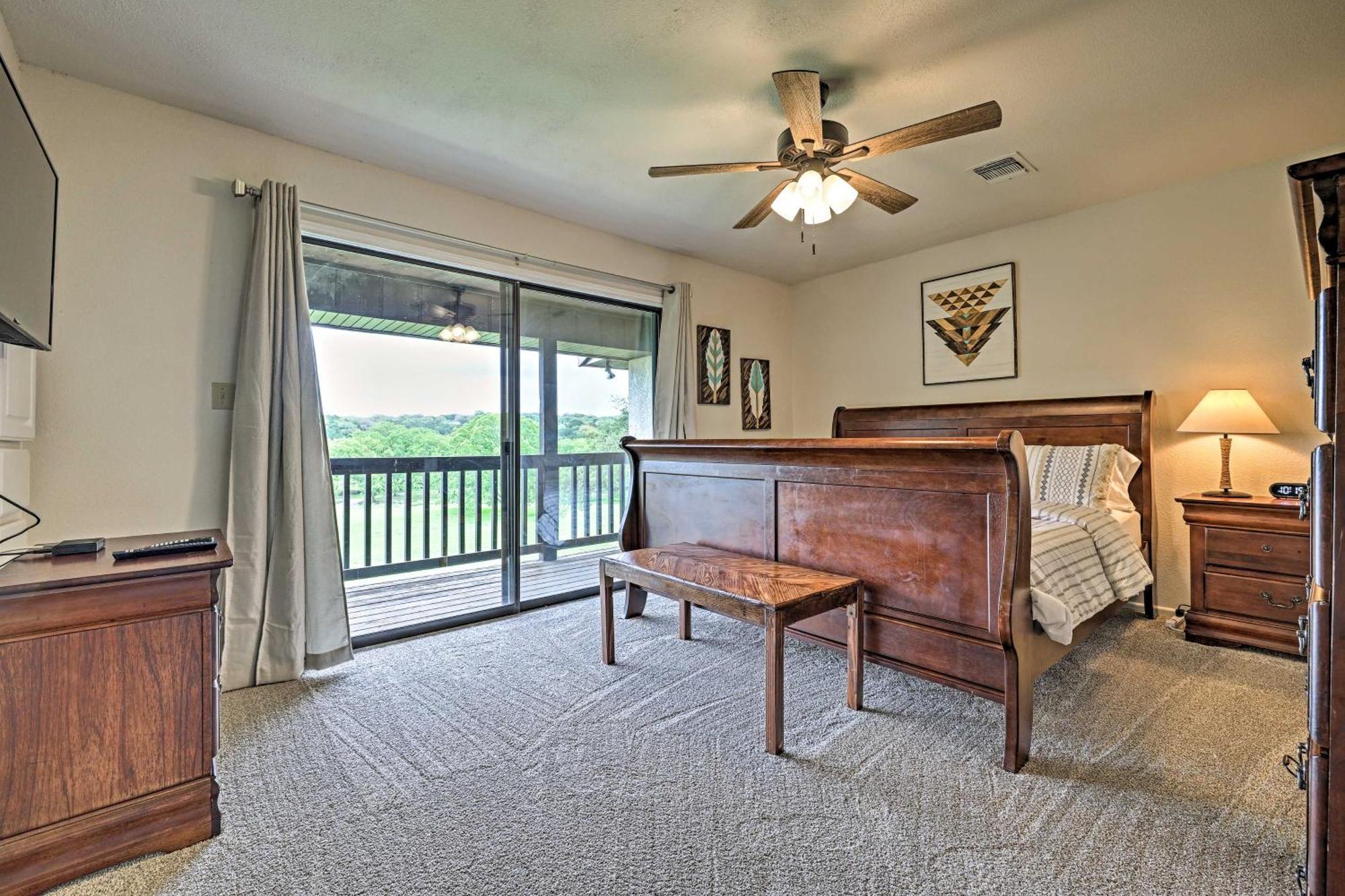 Modern Lakeside Golf Course Retreat With Deck! Canyon Lake Eksteriør billede